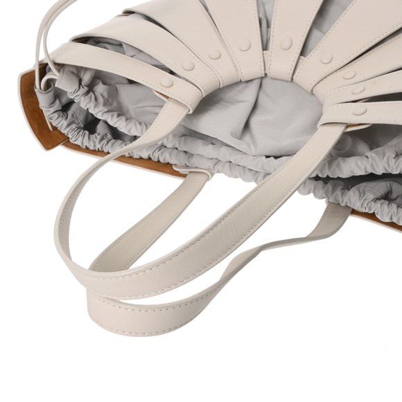 BOTTEGA VENETA The Shell White Women's Leather Handbag, A Rank, Pre-owned, Ginzo - Picture 4 of 11